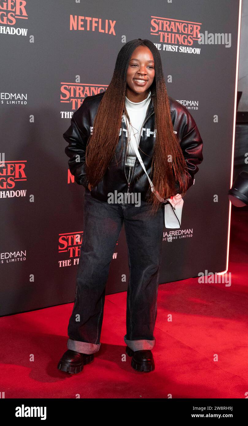 Corrina Brown nimmt am 14. Dezember 2023 an der „Stranger Things: The First Shadow“-Weltpremiere im Phoenix Theatre in London Teil Stockfoto