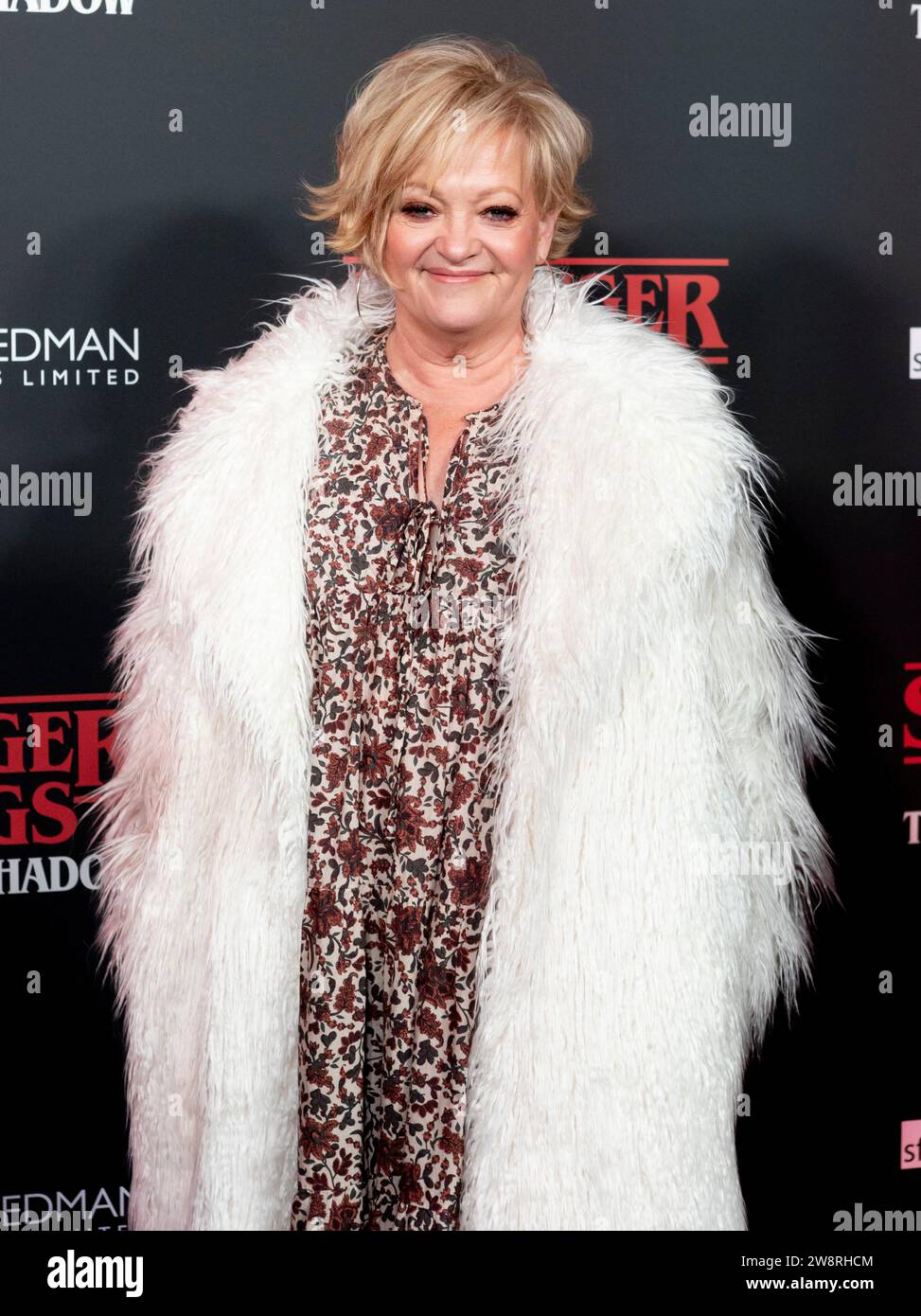 Maria Friedman nimmt am 14. Dezember 2023 an der „Stranger Things: The First Shadow“-Weltpremiere im Phoenix Theatre in London Teil Stockfoto