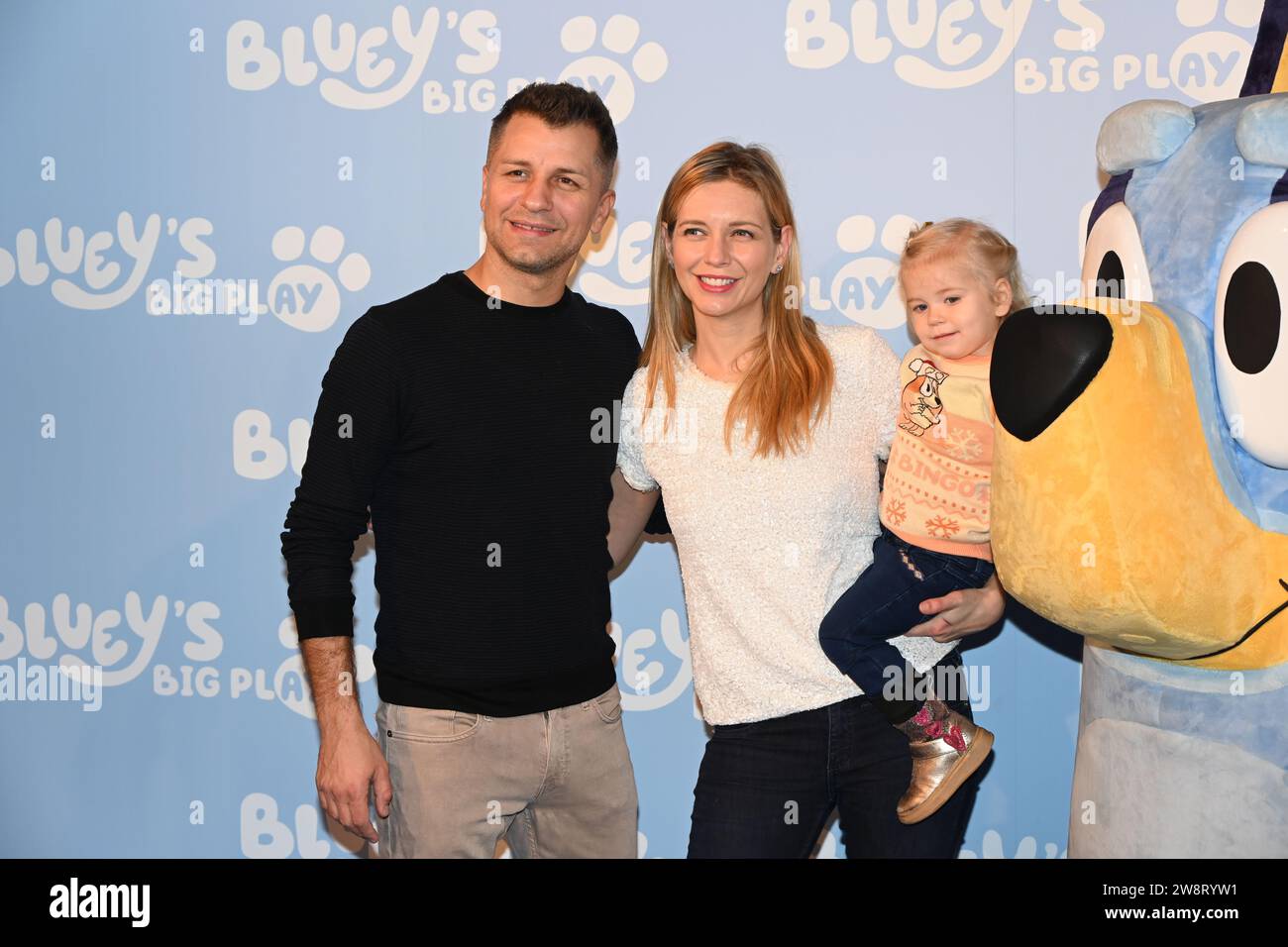 London, Großbritannien. Dezember 2023. Rachel Riley und Pasha Kovalev nehmen an der Gala Performance Bluey's Big Play in der Royal Festival Hall des Southbank Centre in London Teil. Stockfoto