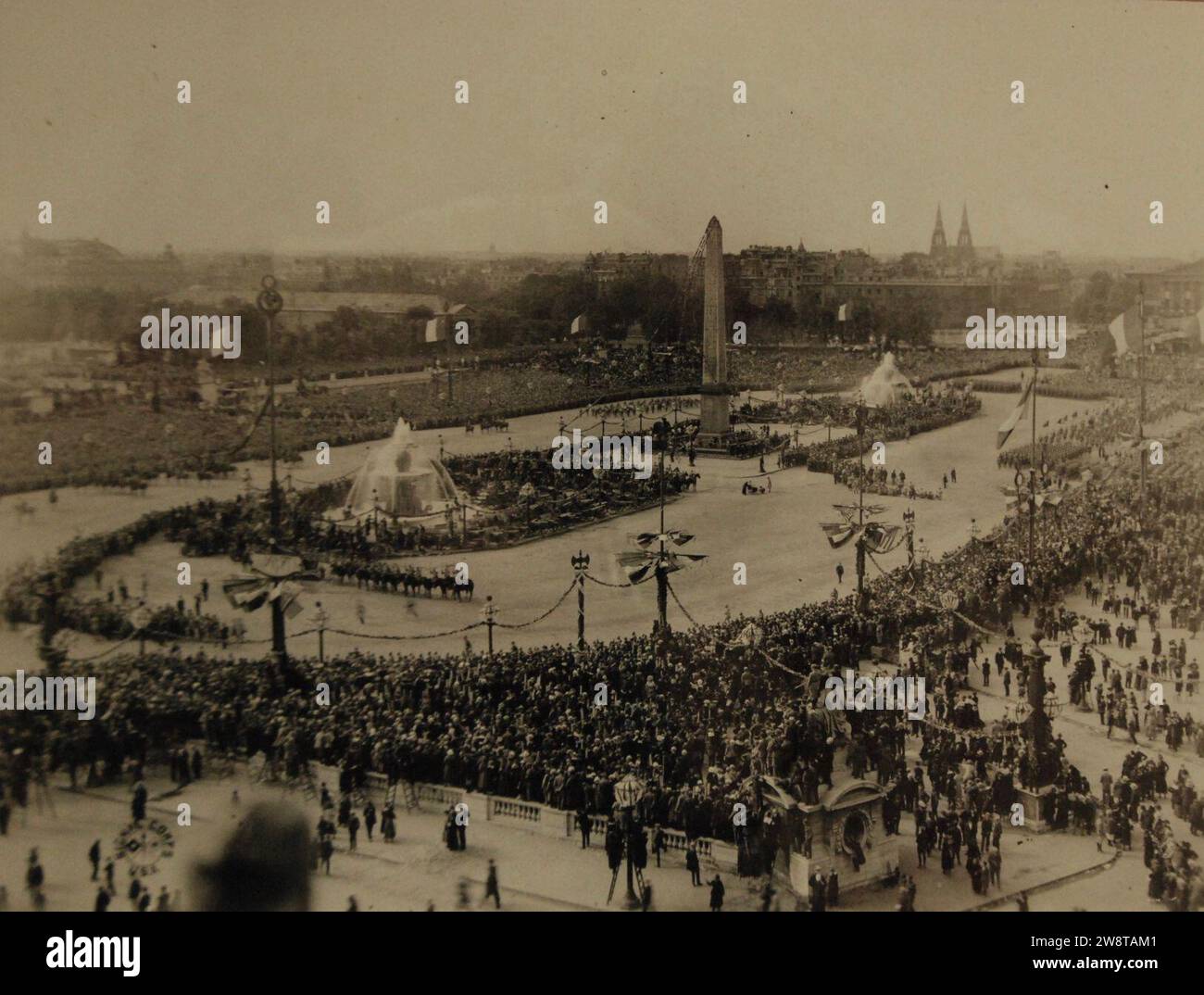 Siegesparade des Ersten Weltkriegs in Paris, Frankreich, November 1918 (28753609756). Stockfoto