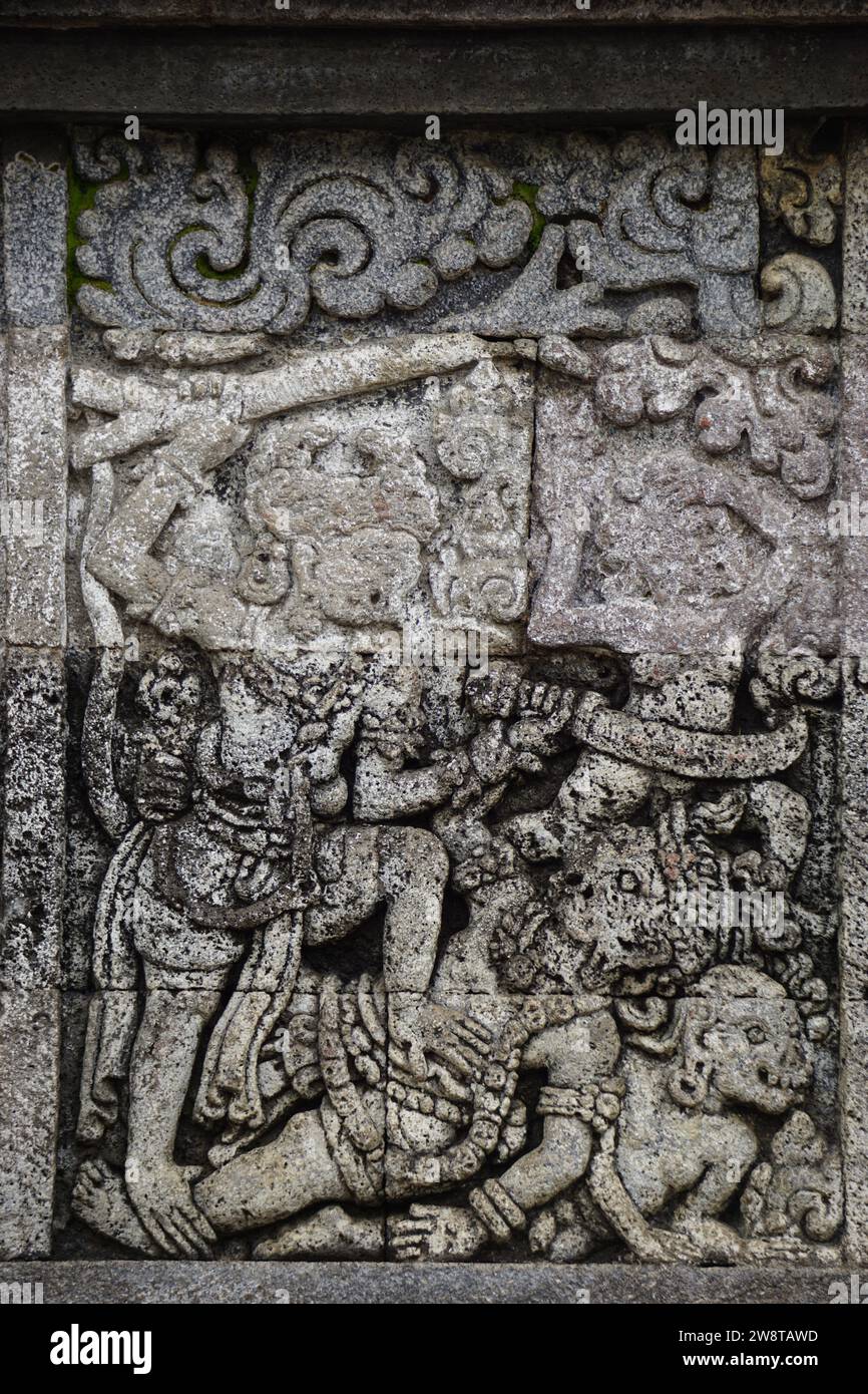 Der geschnitzte Stein im penataranischen Tempel. Stockfoto