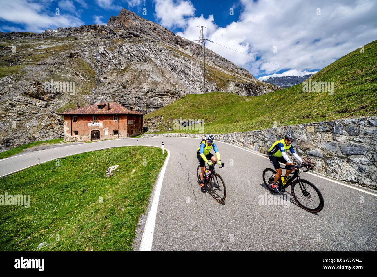 Rennradfahren am Stilfserjoch bei Bormio, Italien Stockfoto