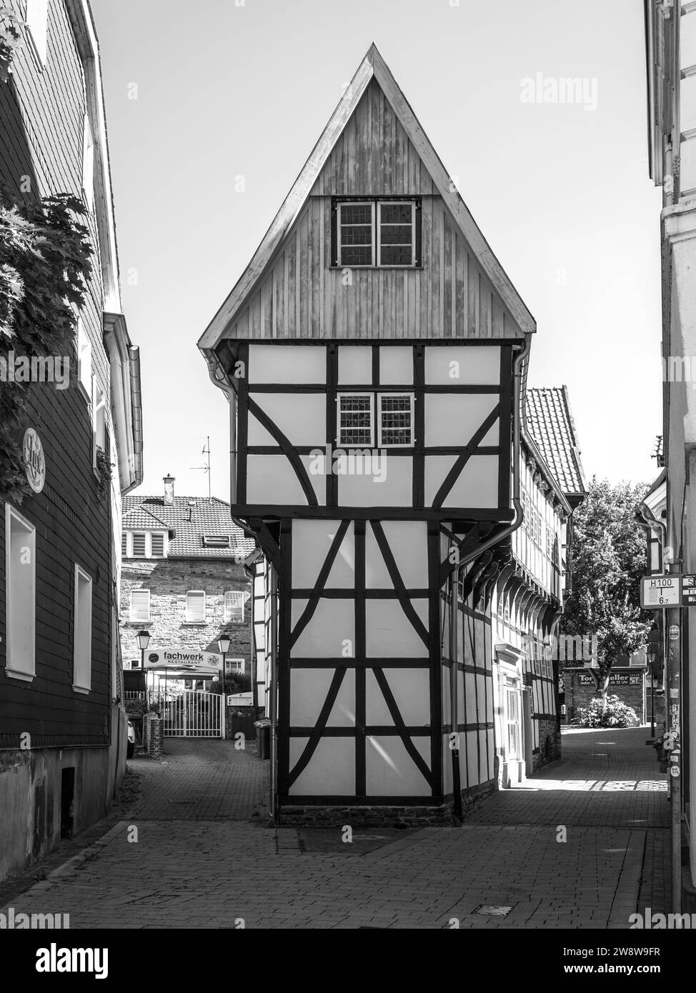 Hattingen, Deutschland - 7. August 2022: Das Eiserne Haus ist ein 1611 erbautes Fachwerkhaus in der Altstadt von Hattingen (Nordrhein-Westfalen) Stockfoto