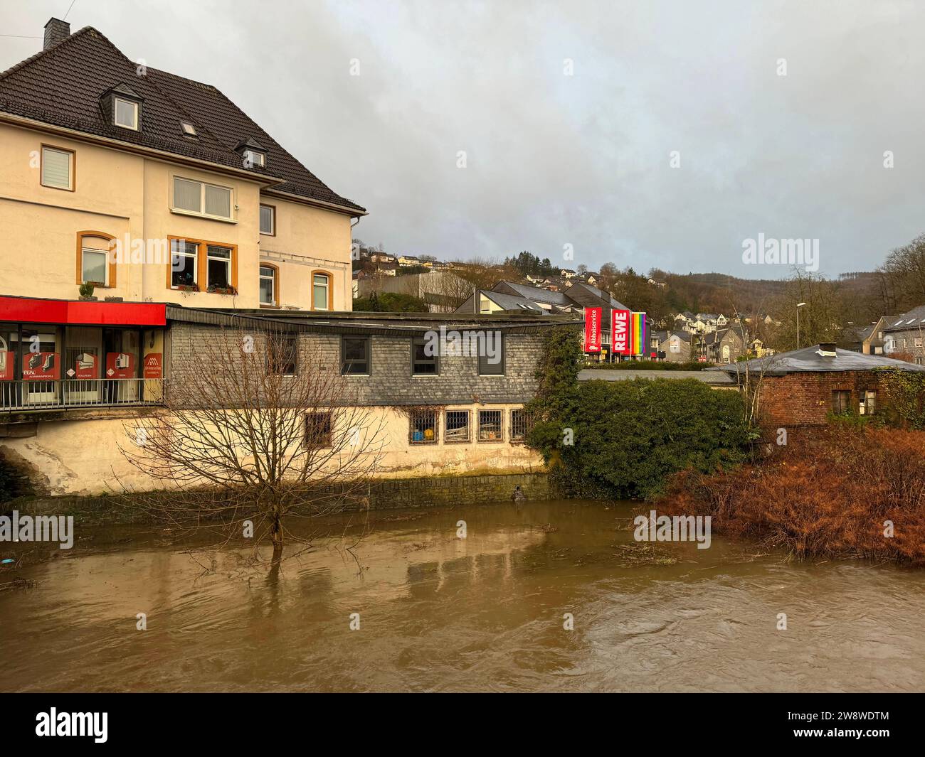Sturmtief Zoltan. Dauerregen, der Pegel der Sieg wie hier bei Siegen