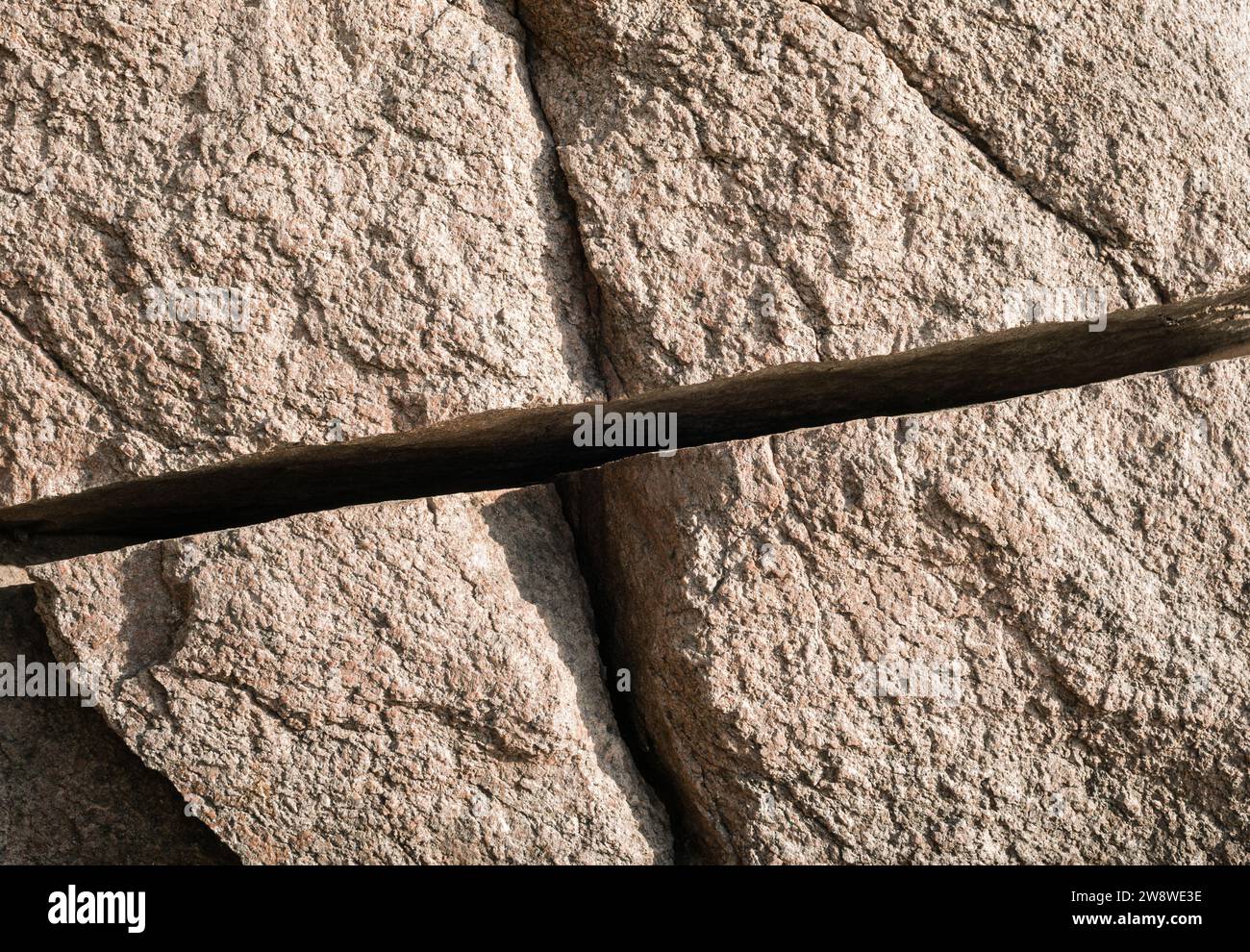 Großer Riss im präkambrischen Gestein Stockfoto