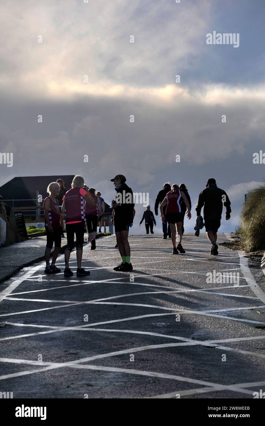 Gruppe älterer Läufer beim Ziel in West runton norfolk england Stockfoto