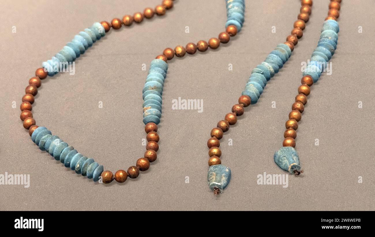 Perlen mit Katzenkopf-Amuletten, Metropolitan Museum of Art, New York Stockfoto