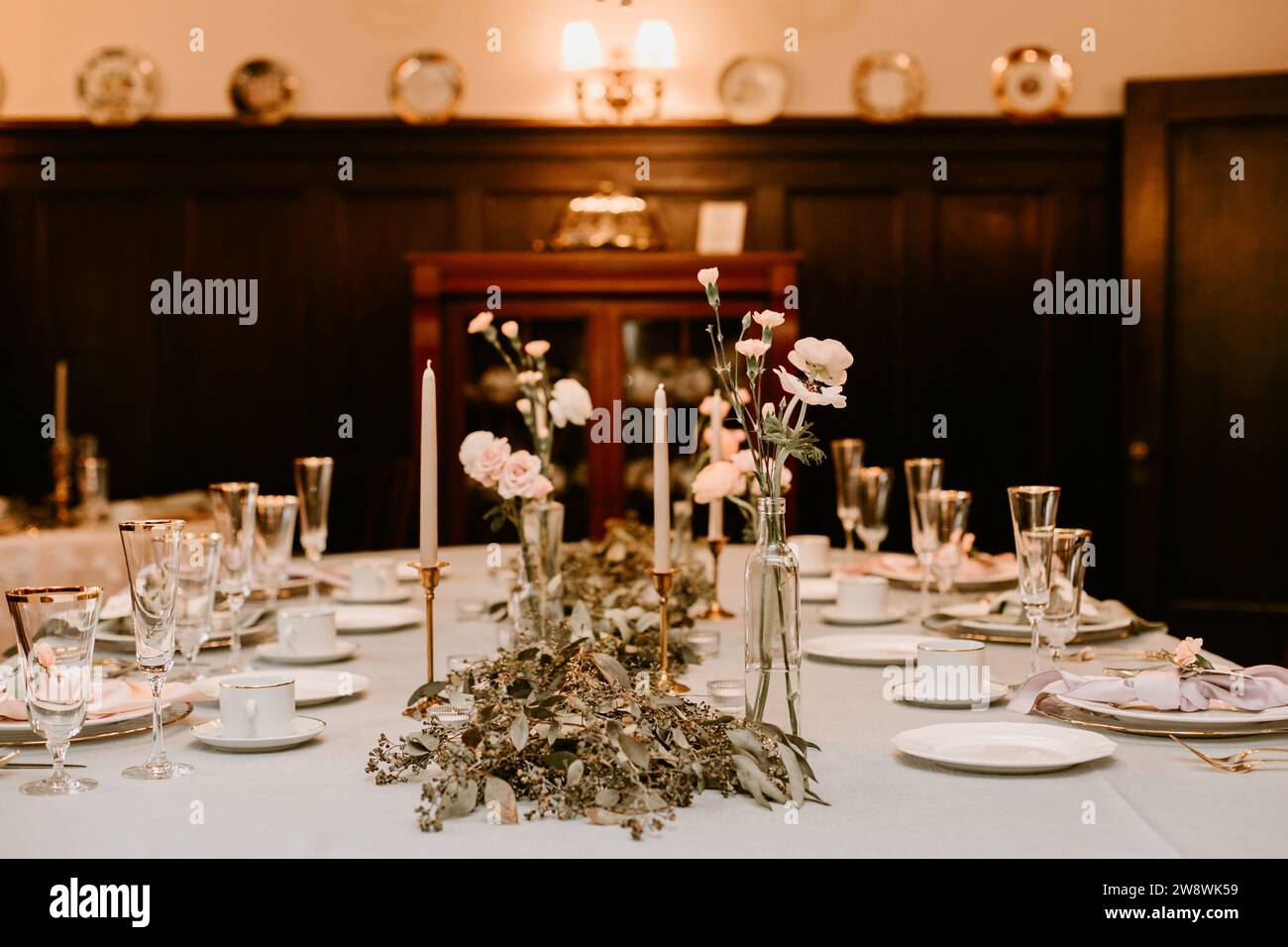 Stimmungsvolle und romantische Hochzeit Stockfoto