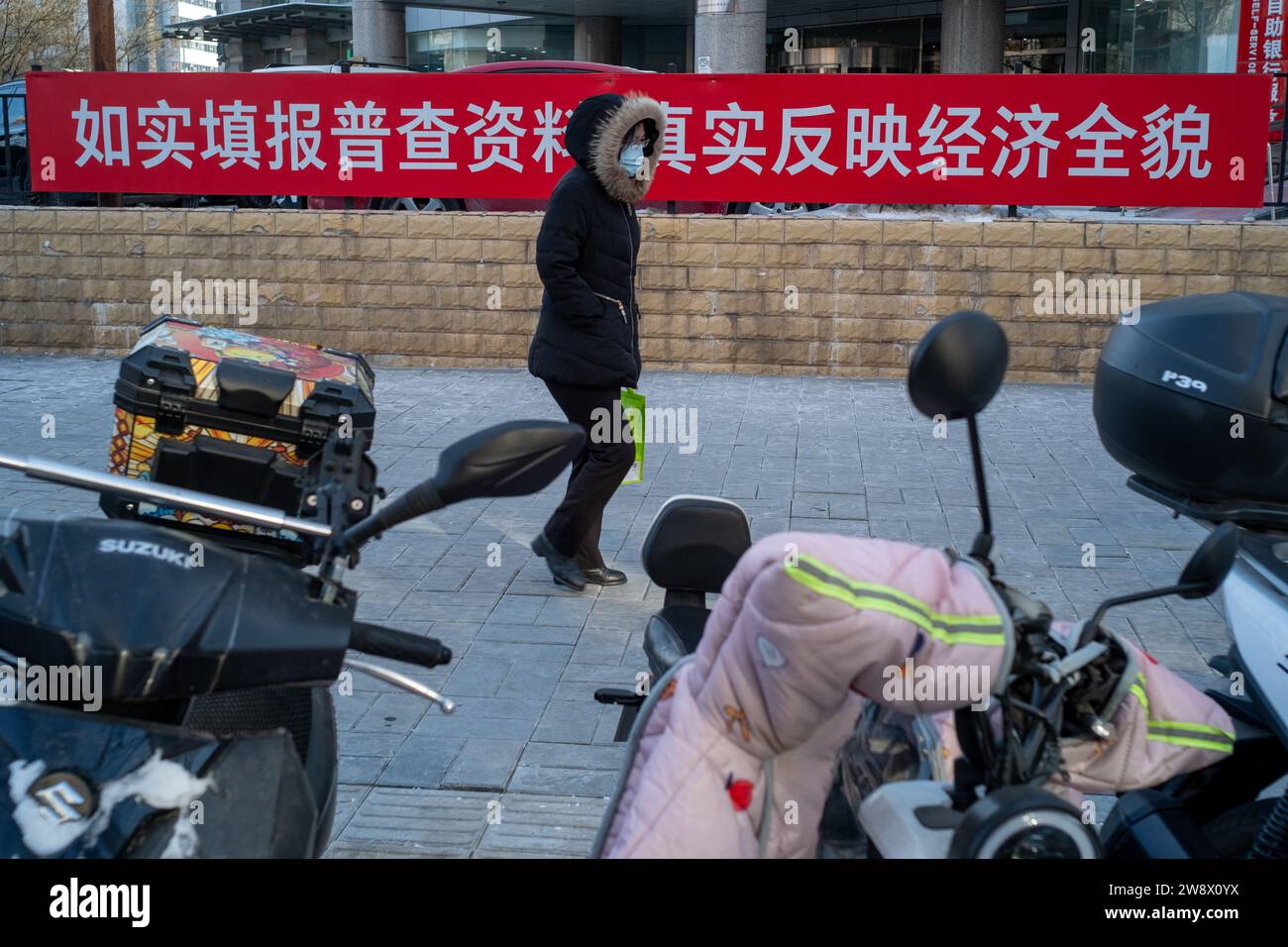 Volkszählungspropaganda in Peking, China. 22-Dez-2023 Stockfoto