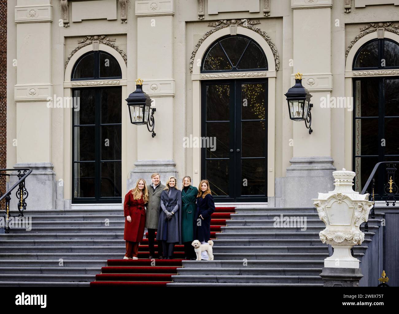 DIE HAAG - Prinzessin Amalia, König Willem-Alexander, Königin Maxima, Prinzessin Alexia und Prinzessin Ariane während der traditionellen Fotosession der königlichen Familie im Huis Ten Bosch Palast. ANP SEM VAN DER WAL niederlande aus - belgien aus Stockfoto
