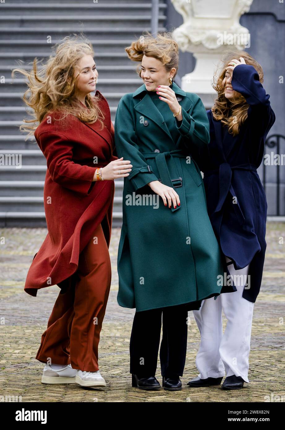 DIE HAAG - Prinzessin Amalia, Prinzessin Ariane und Prinzessin Alexia während der traditionellen Fotosession der königlichen Familie im Huis Ten Bosch Palast. ANP SEM VAN DER WAL niederlande aus - belgien aus Stockfoto
