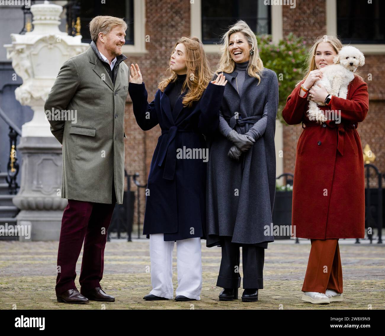 DEN HAAG - König Willem-Alexander, Prinzessin Alexia, Königin Maxima und Prinzessin Amalia während der traditionellen Fotosession der königlichen Familie im Huis Ten Bosch Palast. ANP SEM VAN DER WAL niederlande aus - belgien aus Stockfoto