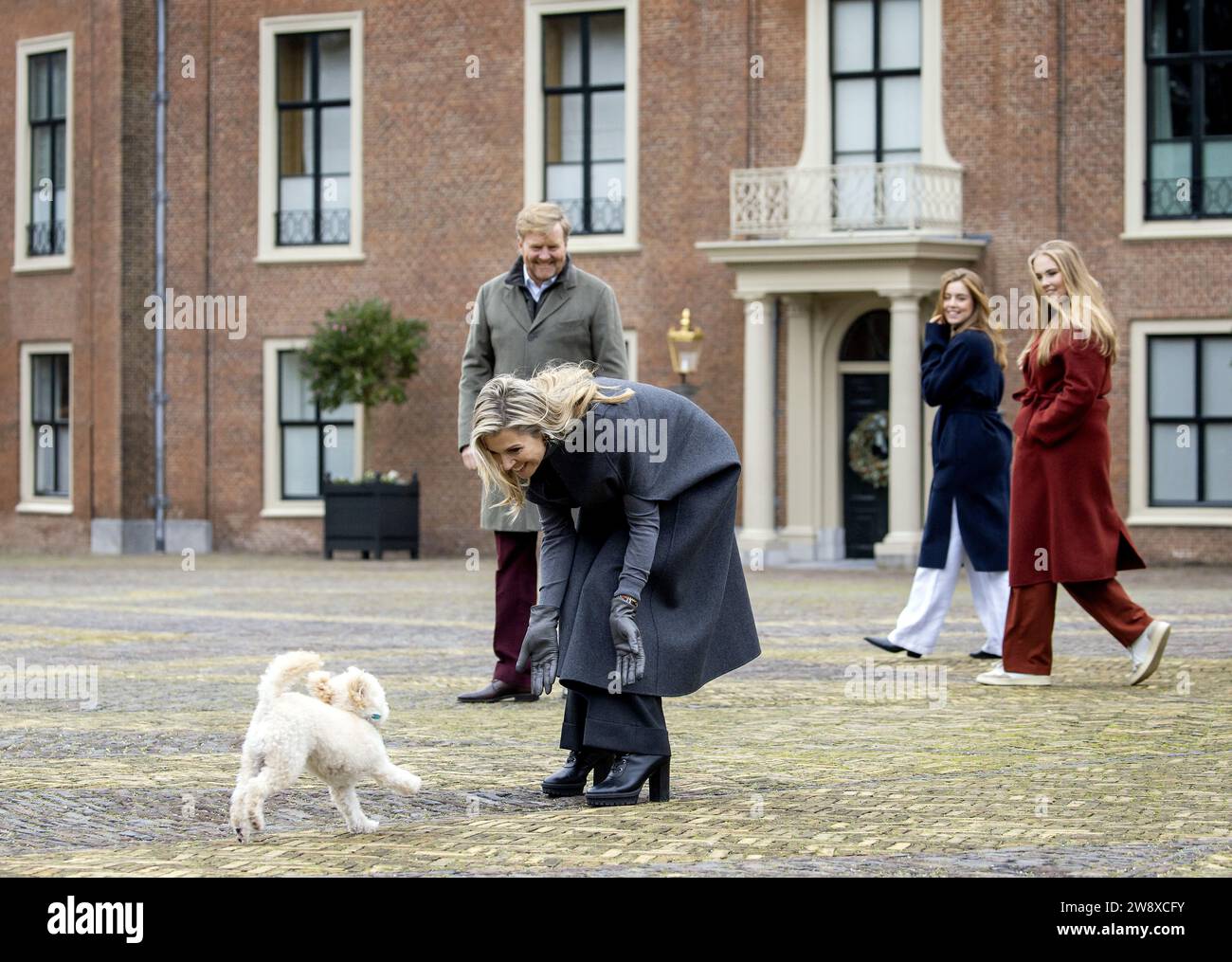 DEN HAAG - König Willem-Alexander, Königin Maxima, Prinzessin Alexia und Prinzessin Amalia während der traditionellen Fotosession der königlichen Familie im Huis Ten Bosch Palast. ANP KOEN VAN WEEL niederlande aus - belgien aus Stockfoto