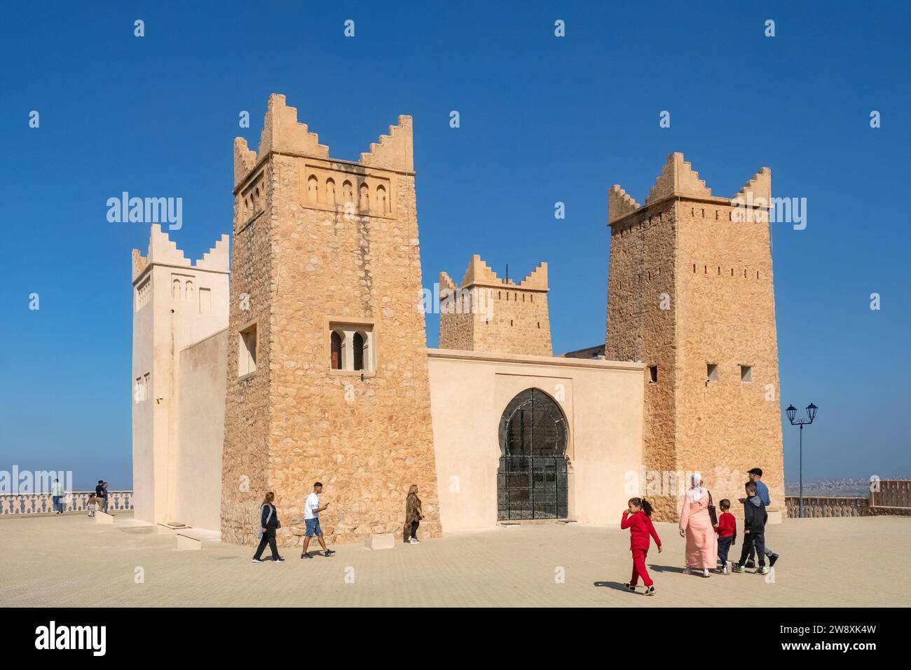 Kasbah Borj Ras el Ain, Berber adobe tighremt / befestigte Burg der Stadt Beni Mellal, Region Béni Mellal-Khénifra, Marokko Stockfoto