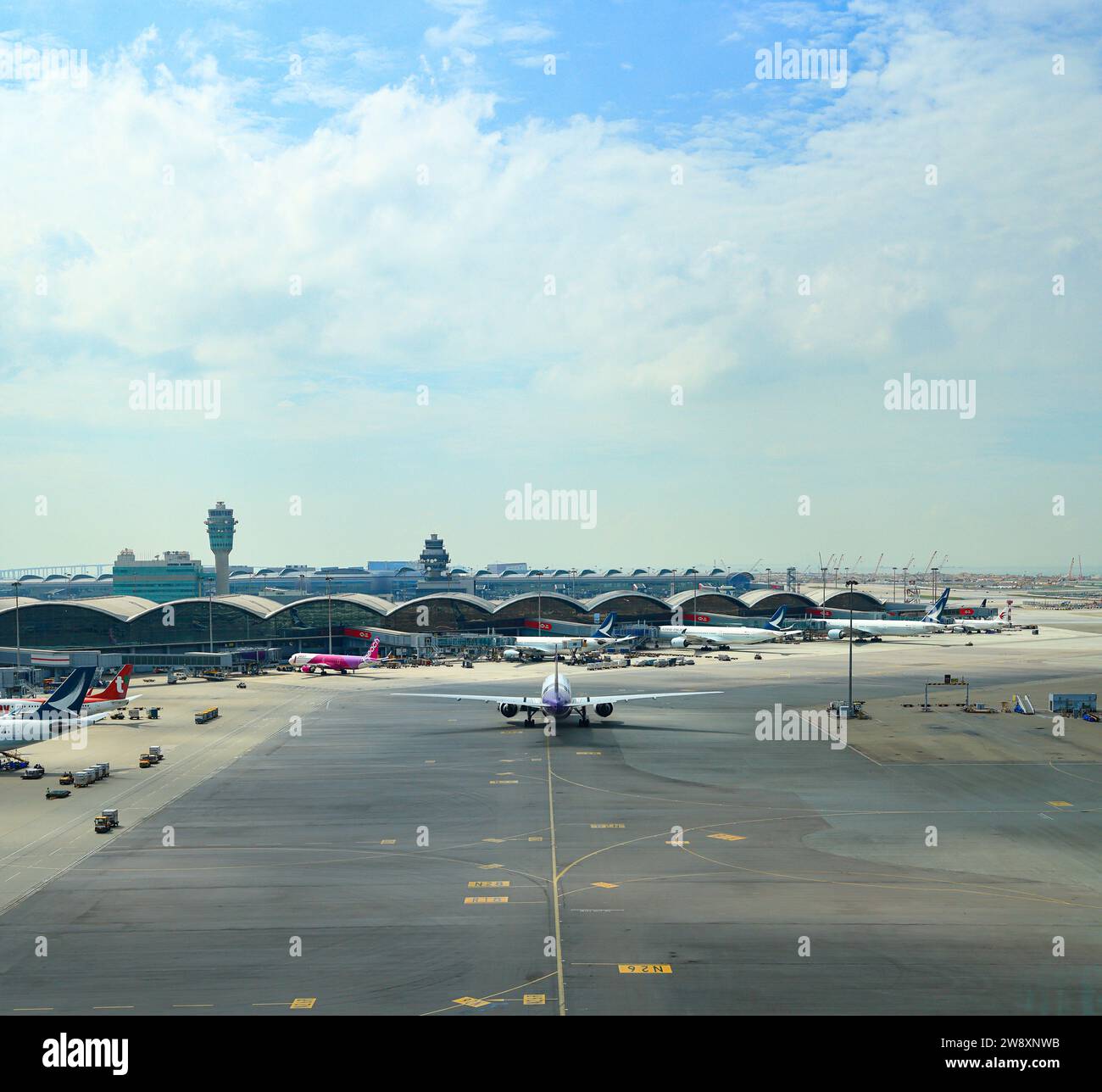 Fluggesellschaften wurden am internationalen Flughafen Hongkong betrieben. Stockfoto