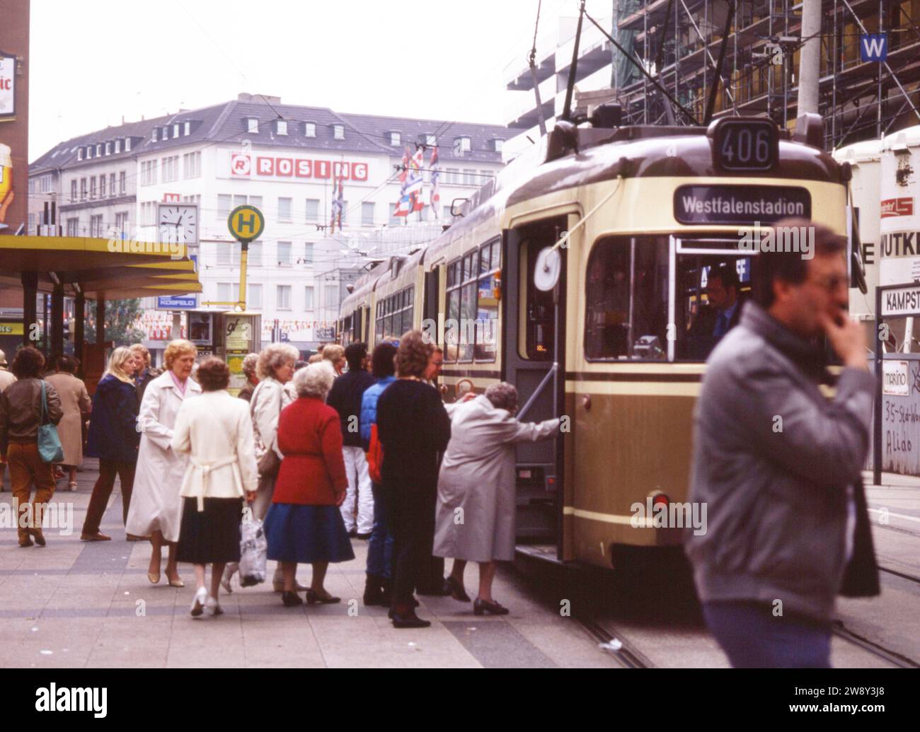 DEU, Deutschland: Die historischen Rutschen aus den 84-85 r Jahren Dortmund. Stadtzentrum, Straßenbahn ca. 1984 Stockfoto