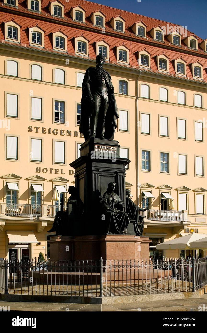 Neumarkt, Statue von Friedrich August II Stockfoto