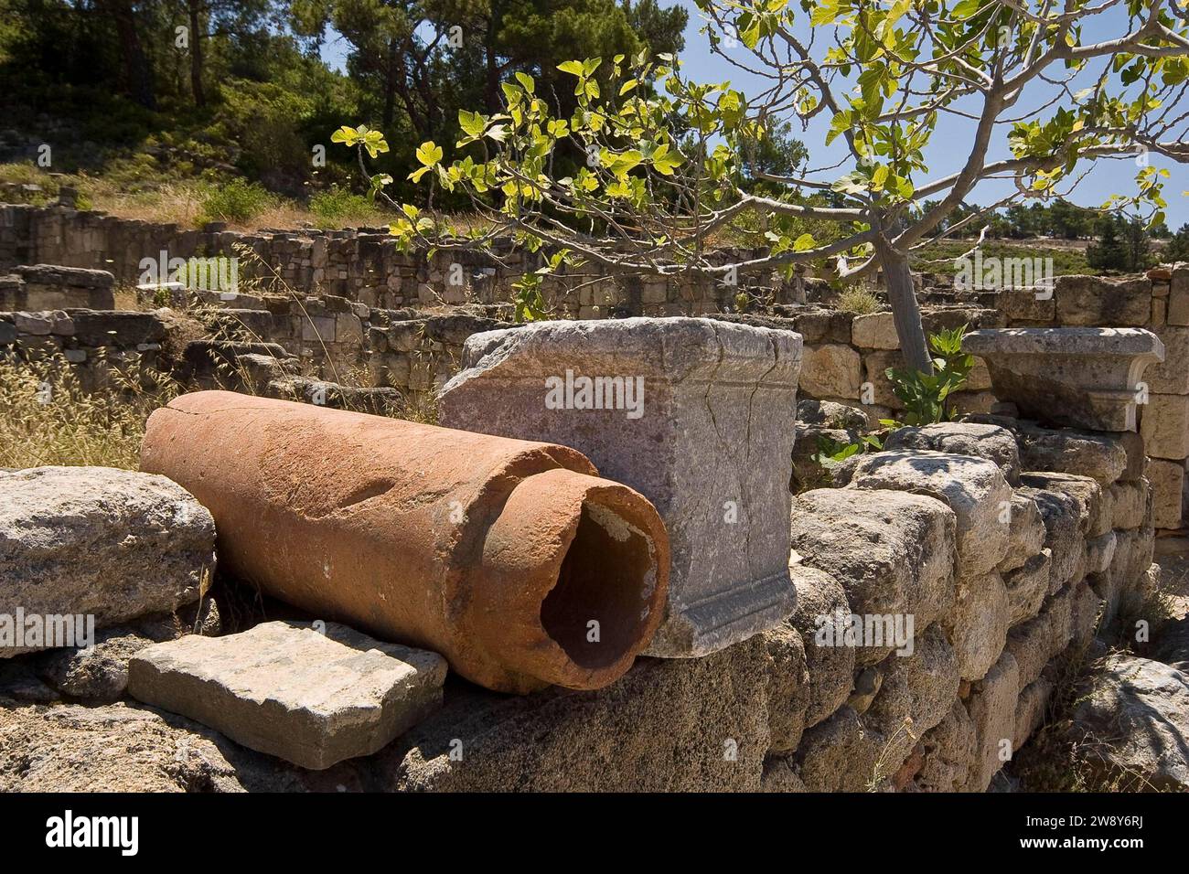 Rhodos Island, die antike Stadt Kamiros, die auf einem Hügel liegt und aus dem 6. Jahrhundert v. Chr. stammt, ist bekannt. Die weitläufigen Ruinen Stockfoto