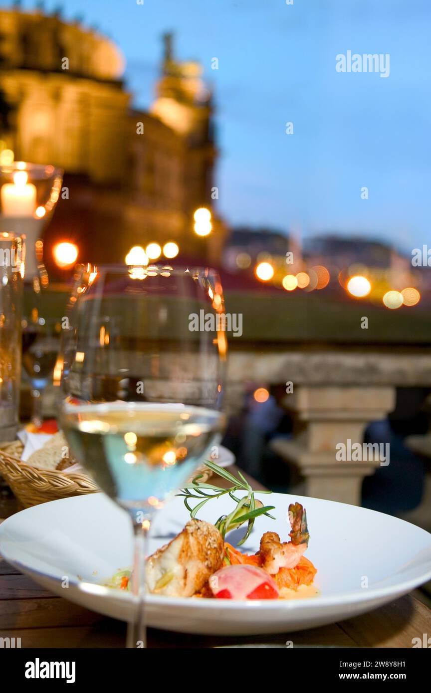 Symbolisches Bild der Gastronomie am Theaterplatz Stockfoto