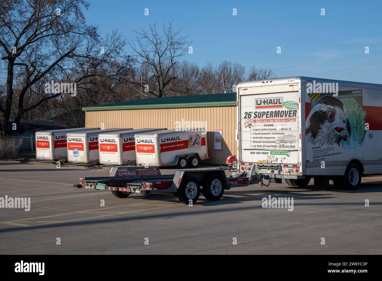 Lansing, Kansas. U-haul, ein amerikanischer Umzugswagen, Anhänger und Selbstlagerungsunternehmen Stockfoto