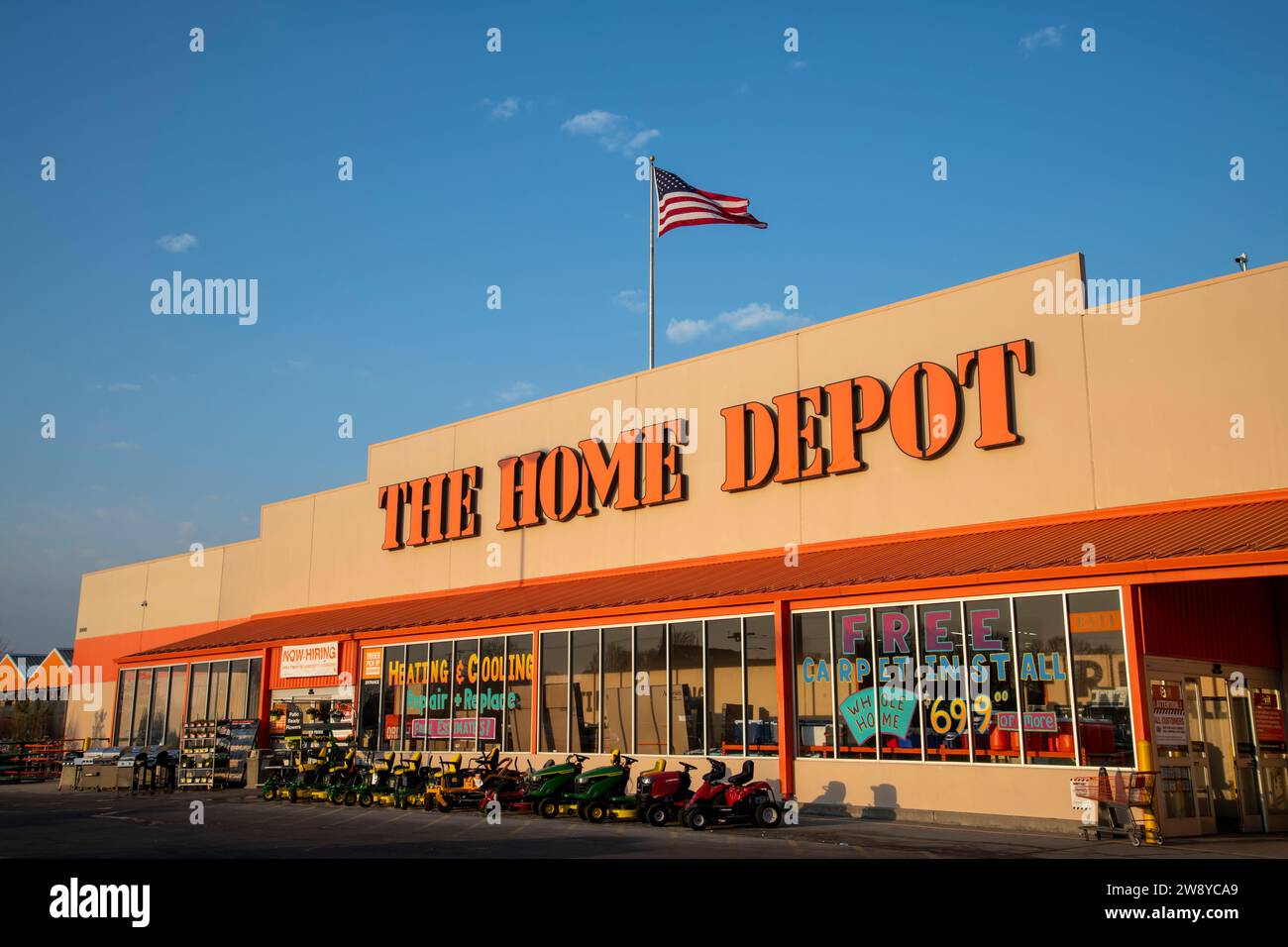 Lansing, Kansas. Home Depot ist ein US-amerikanisches multinationales Einzelhandelsunternehmen für Wohnungsbau und das größte Einzelhandelsunternehmen für Wohnungsbau in den Vereinigten Staaten Stockfoto