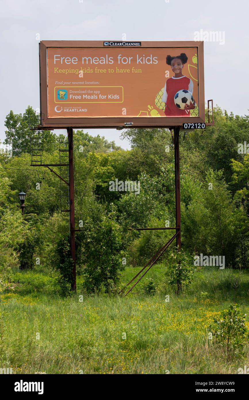 St. Paul, Minnesota. Reklametafeln, die kostenlose Mahlzeiten für Kinder durch die zweite Harvest Heartland Hunger Hilfsorganisation bewerben Stockfoto