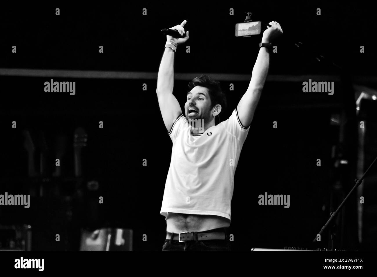 Roy Stride tritt mit Scouting for Girls beim Hardwick Festival im August 2023 auf. Foto Von James Hind/Alamy. Stockfoto