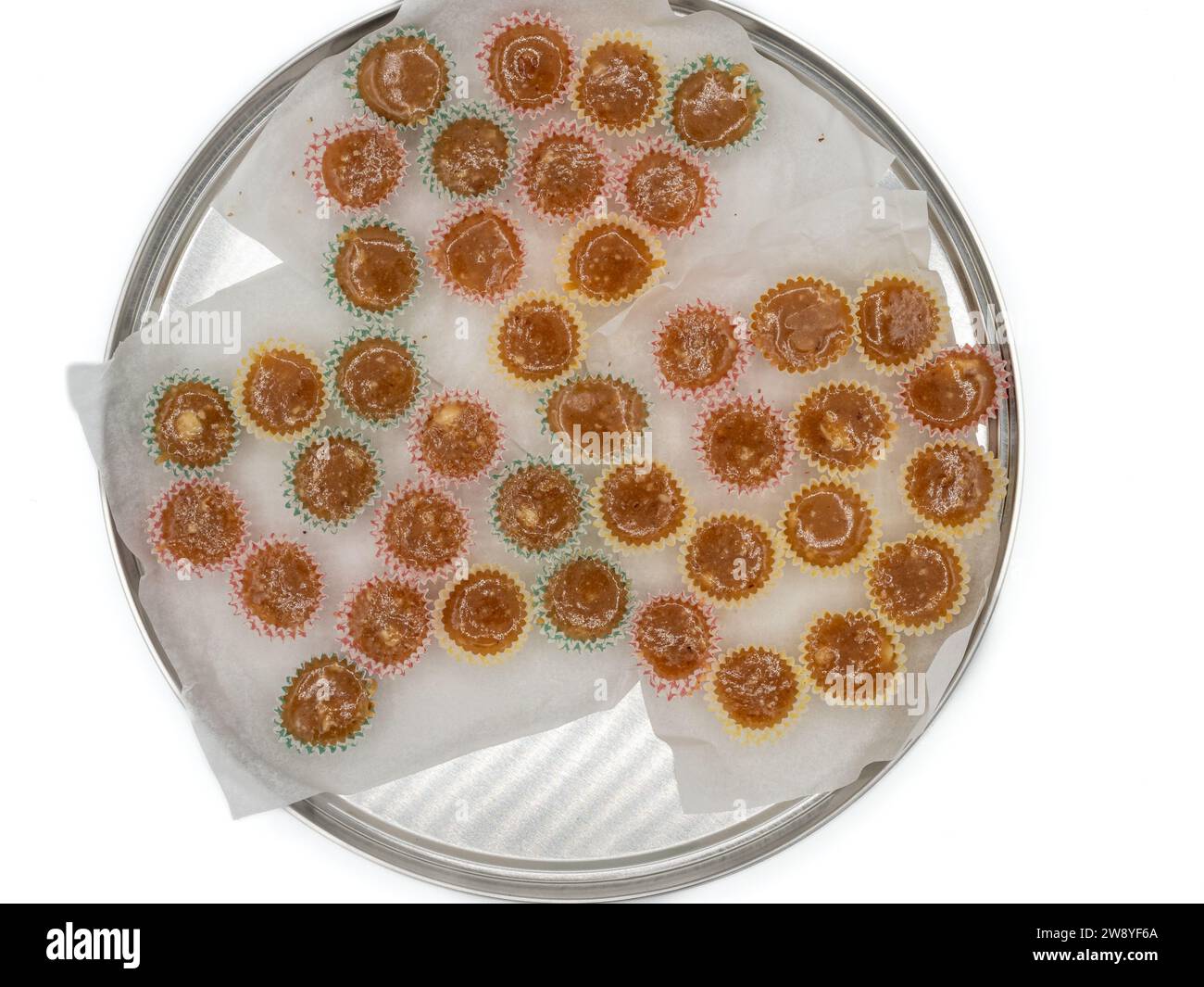 Knäck oder Christmas Butterscotch ist ein traditioneller schwedischer Toffee, der zu Weihnachten zubereitet wird. Der Name bedeutet Riss und bezieht sich auf sein hartes Gebilde Stockfoto