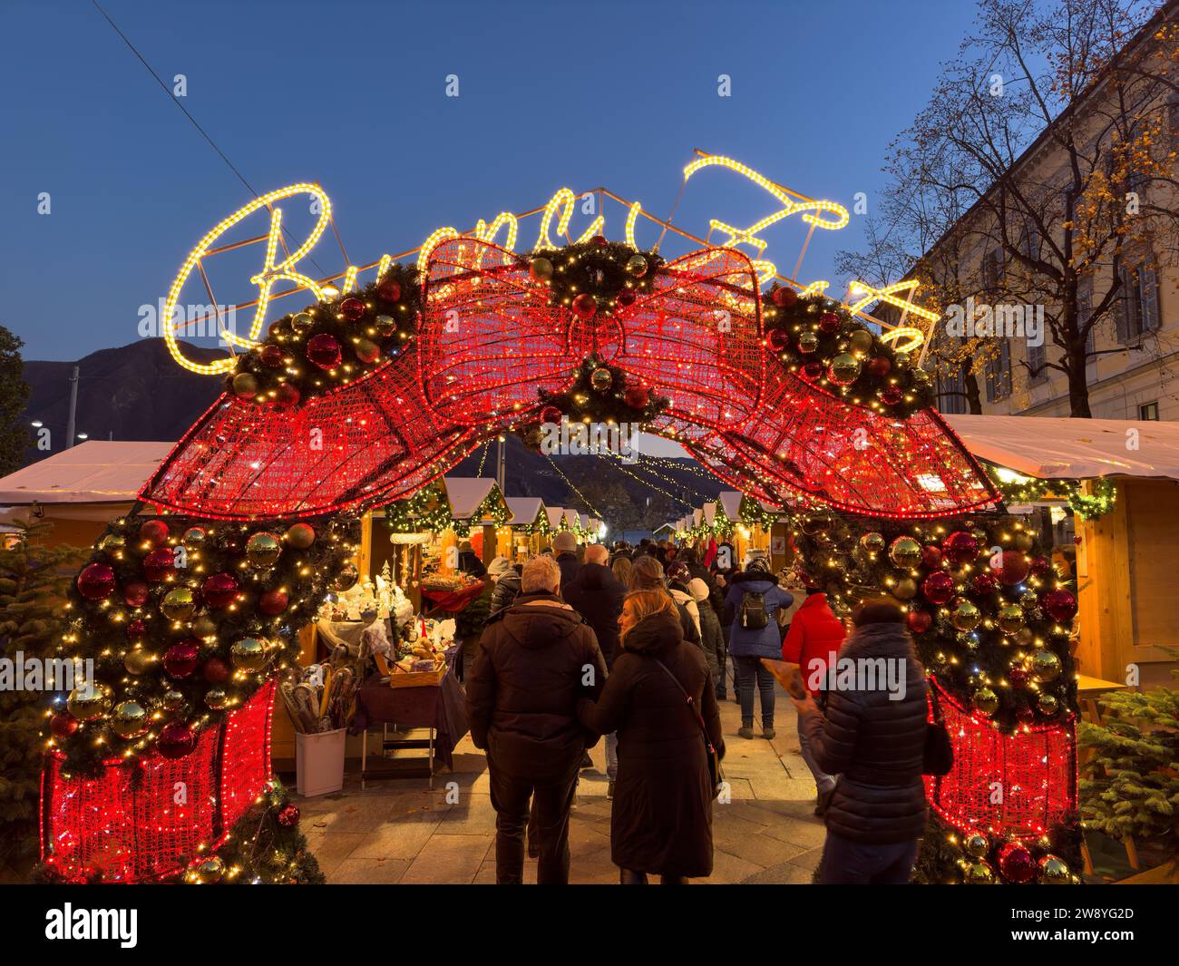 Lugano, Schweiz - 12. Dezember 2023: Weihnachtsmarkt in Lugano, der größten Stadt der Ferienregion Tessin Stockfoto