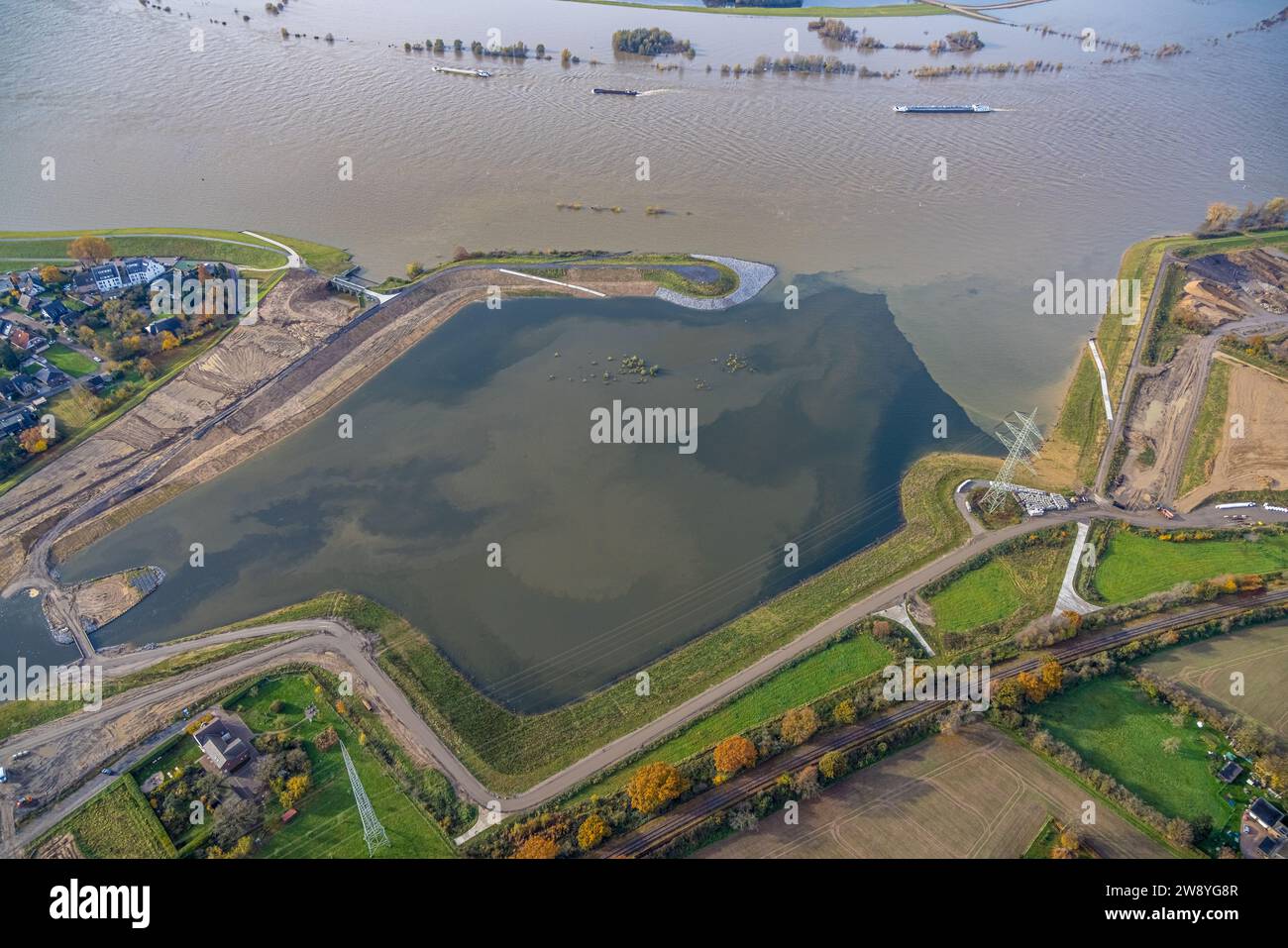 Luftaufnahme der Hochwassersituation an der neuen Emscher-Mündung in den Rhein, Hochwassermarke am 23.11. Ist etwa 30 cm niedriger als am Dienstag. Eppi Stockfoto