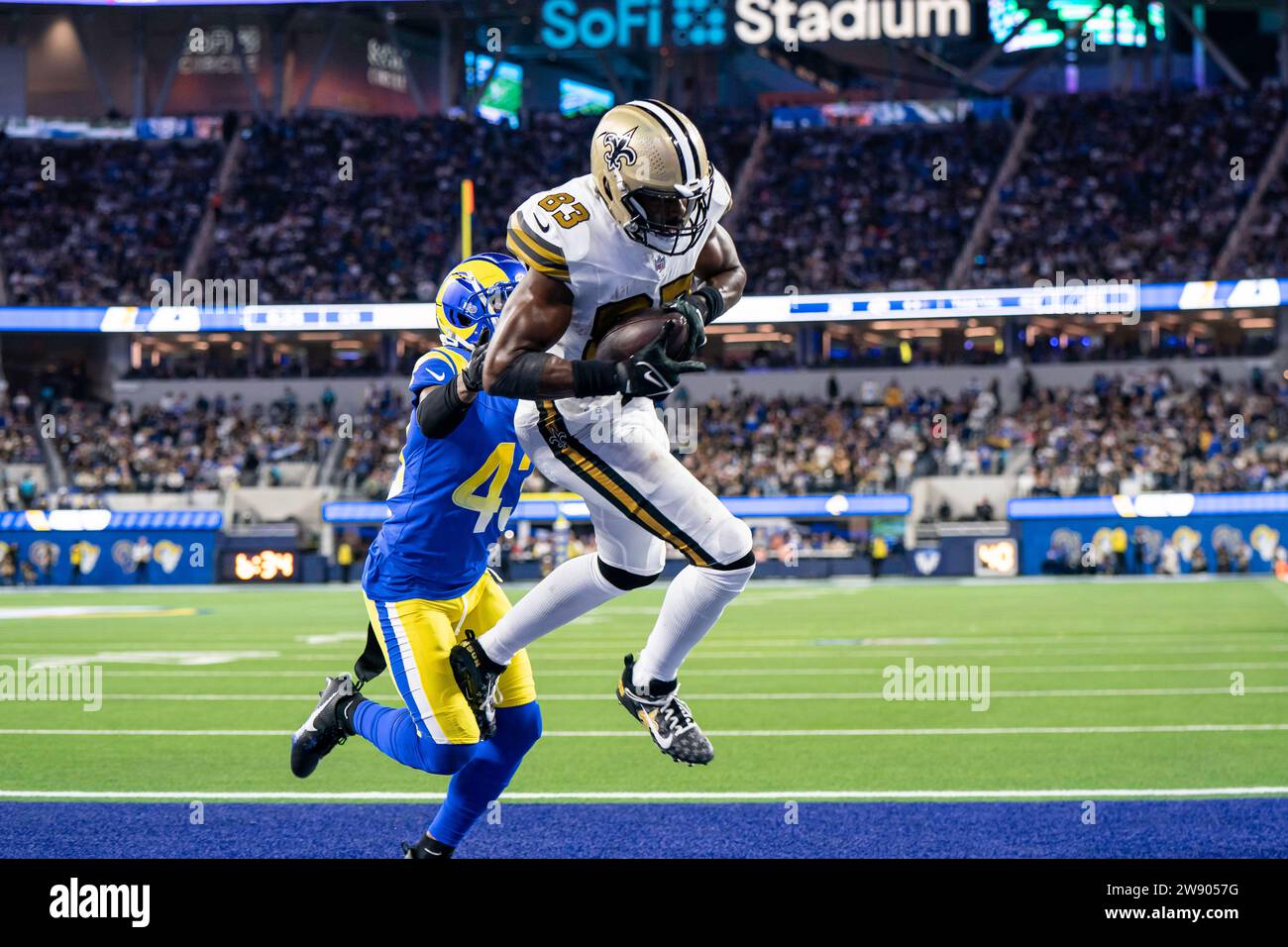 Während eines Spiels der NFL am Donnerstag, 21. Dezember 2023, im SoFi Stadium in Inglewood, CA. Die Rams besiegten die Saints mit 30:22. (Jon Endow/Bild des Sports) Stockfoto