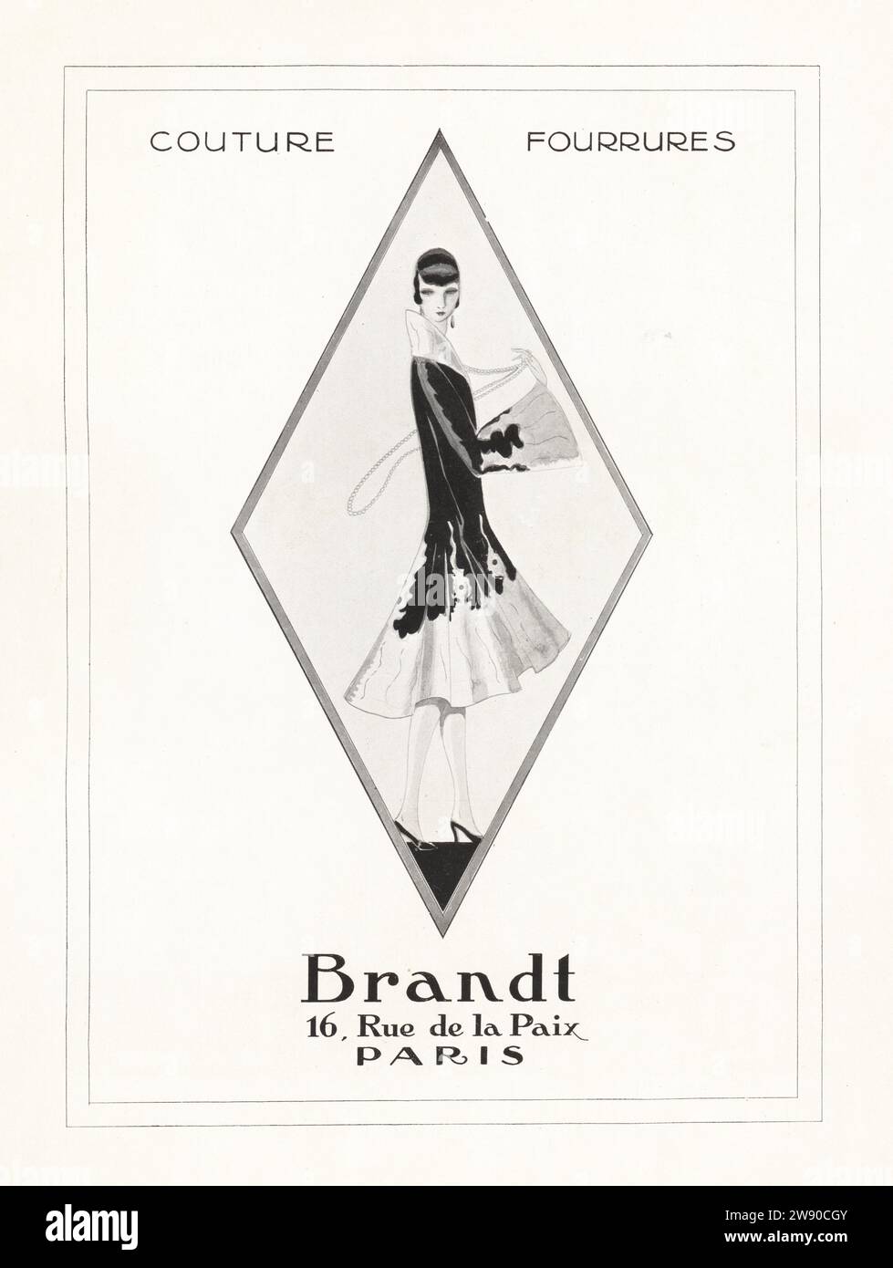 Zeitschriftenwerbung für die Modemarke Brandt, Paris, 1926. Frau in Kurzform bob mit Perlenschnüre in schickem Pelzmantel. Der deutsche Immigrant Dettmar Brandt leitete sein haus in der Rue de la Paix 16 und spezialisierte sich auf Kleider und Pelzmäntel. Schwarz-weiß gedruckte Illustration aus Art, Gicht, Beaute, herausgegeben von der Modezeitschrift AGB, Lyon, April 1926. Stockfoto