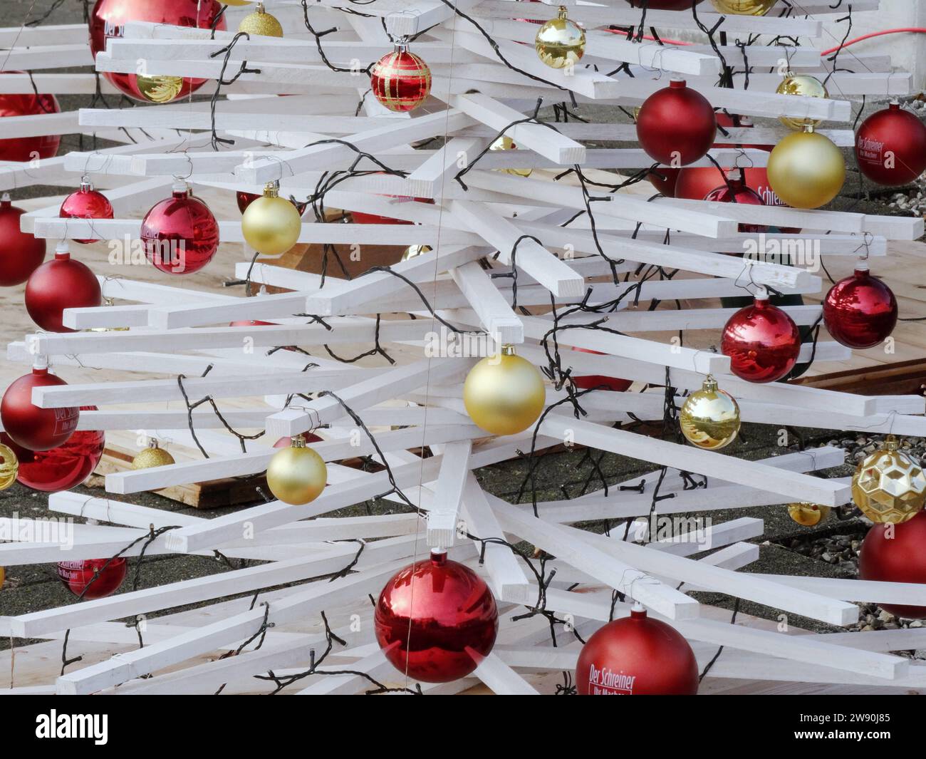 Foto Manuel Geisser 23.12.2023 Weihnachten. Weihnachtsbaum aus Holz *** Foto Manuel Geisser 23 12 2023 Weihnachtsbaum aus Holz Stockfoto