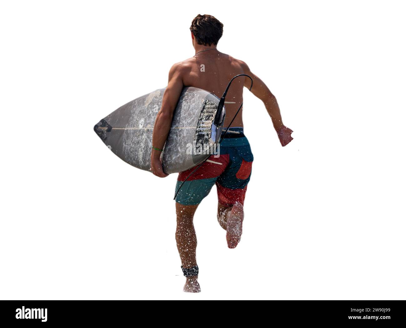 Ein Mann mit einem Surfbrett, der von hinten mit weißem Hintergrund ins Meer läuft. Stockfoto