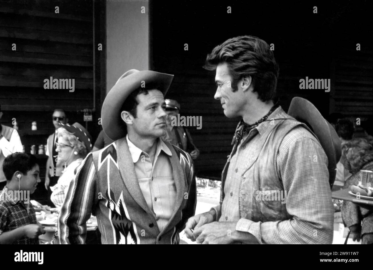 CLINT EASTWOOD um 1963 offen zu der Zeit, als er in der Fernsehserie RAWHIDE bei einer Cowboy/Western-Show für behinderte Kinder auftrat Stockfoto