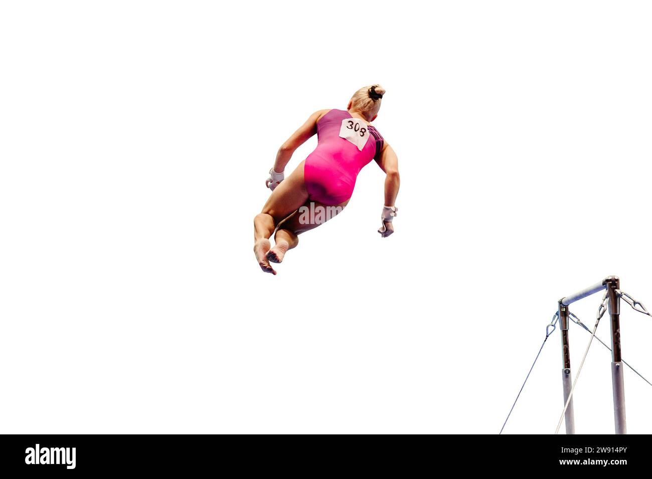 Weibliche Turnerin, die Somersault-Gymnastik auf unebenen Bars durchführt, isoliert auf weißem Hintergrund Stockfoto