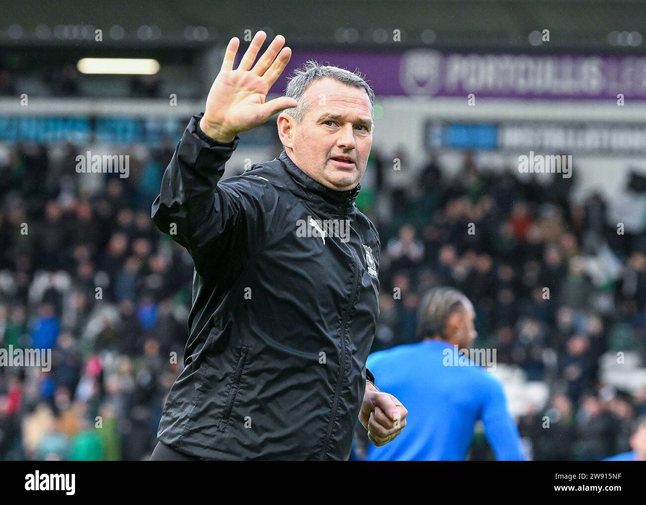 Erster Mannschaftstrainer Kevin Nancekivell von Plymouth Argyle in Aktion während des Sky Bet Championship Matches Plymouth Argyle gegen Birmingham City at Home Park, Plymouth, Vereinigtes Königreich, 23. Dezember 2023 (Foto: Stan Kasala/News Images) Stockfoto