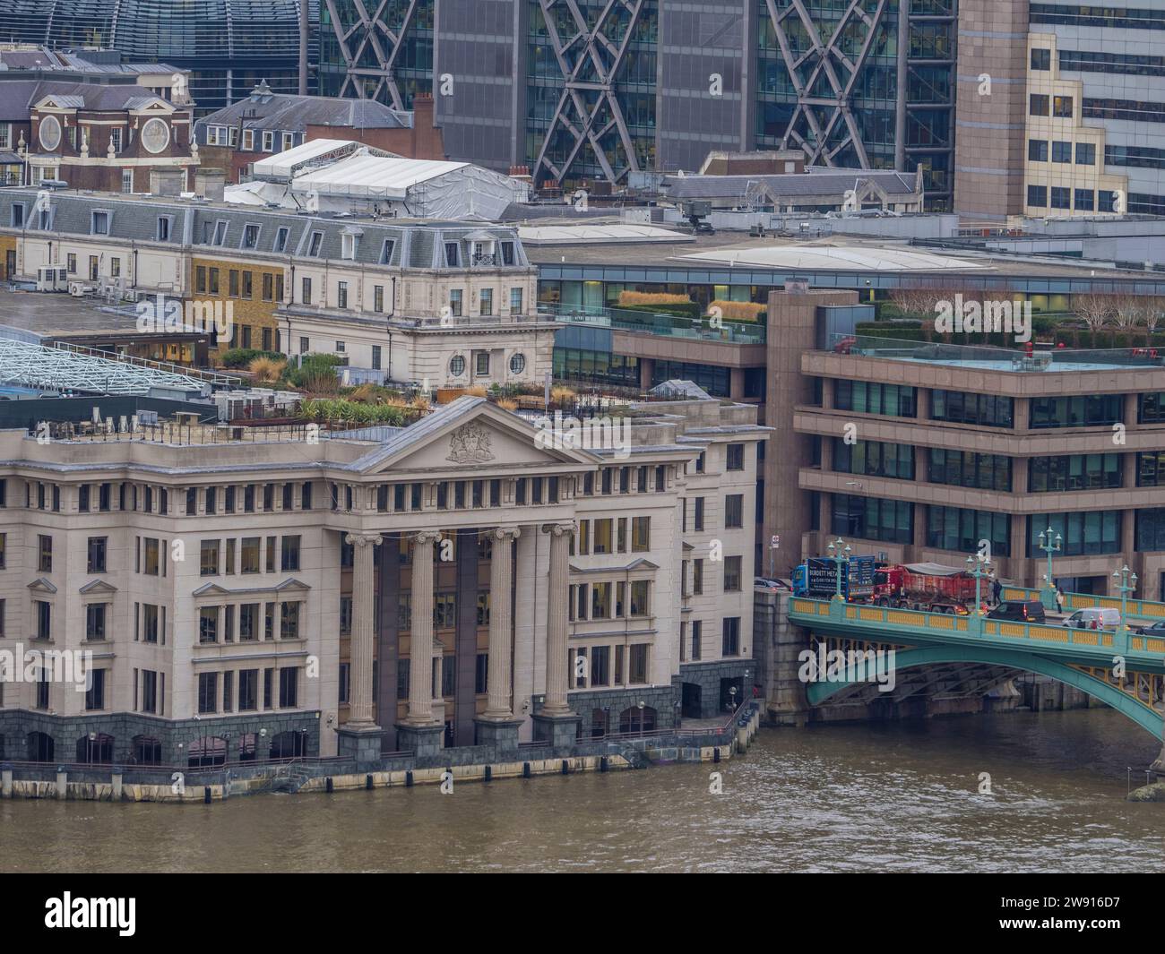 Vinters Place und Southwark Bridge, Themse, London, Großbritannien, GB. Stockfoto