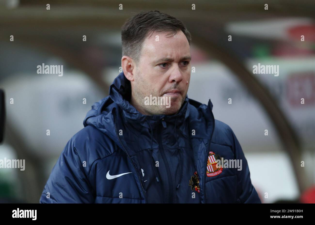 Sunderland, Großbritannien. Dezember 2023. Sunderland Head Coach Michael Beale während des Sky Bet Championship Matches zwischen Sunderland und Coventry City im Stadion of Light, Sunderland am Samstag, den 23. Dezember 2023. (Foto: Michael Driver | MI News) Credit: MI News & Sport /Alamy Live News Stockfoto