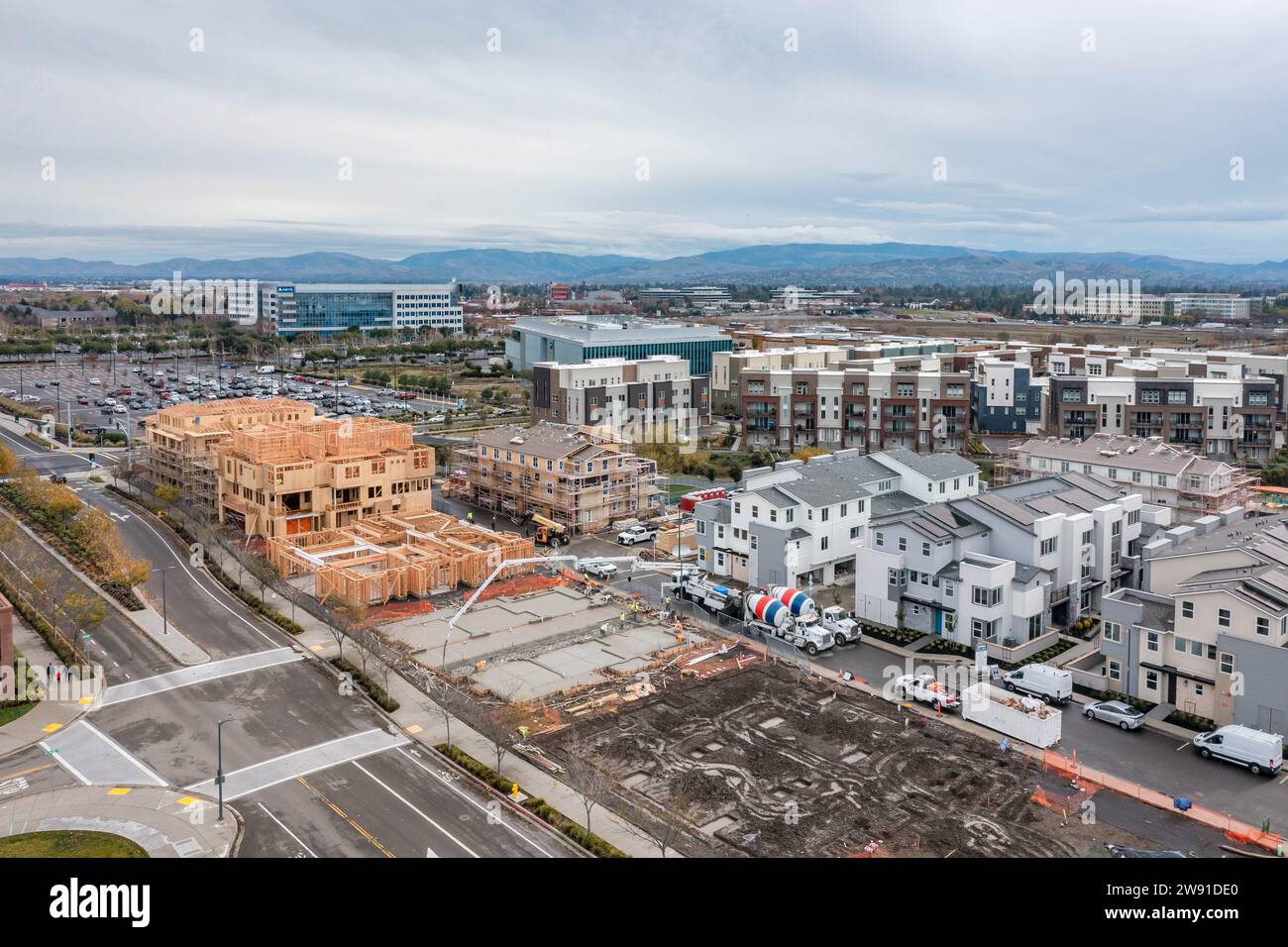 Luftaufnahmen über einer Baustelle von Wohngebäuden Stockfoto