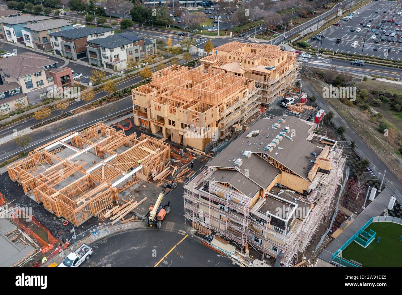 Luftaufnahmen über einer Baustelle von Wohngebäuden Stockfoto
