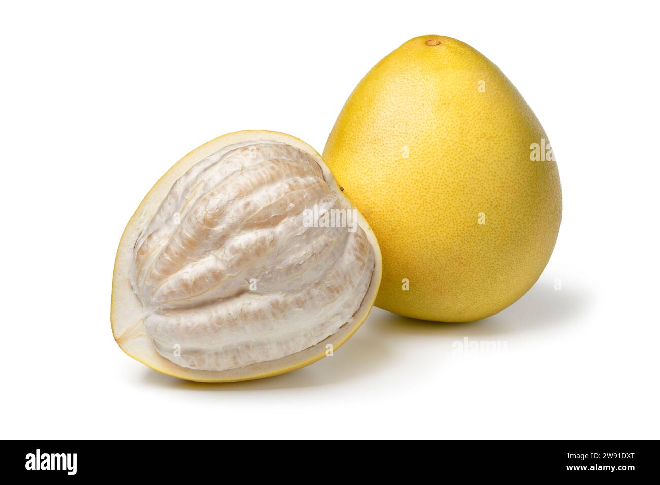 Ganze frische und geschälte Pomelo Frucht isoliert auf weißem Hintergrund Nahaufnahme Stockfoto