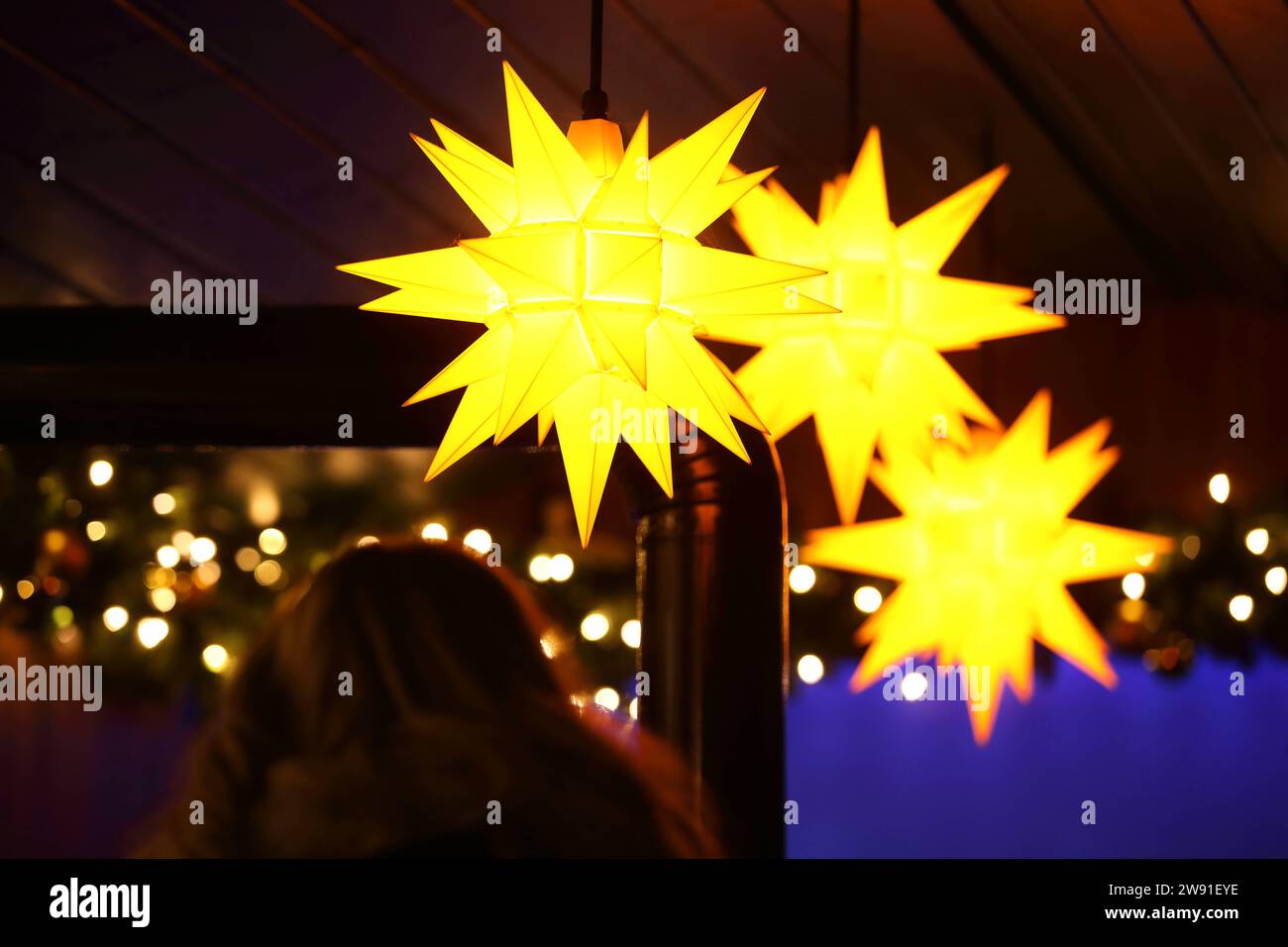Gelb leuchtende Weihnachtssterne - Erfurt, Deutschland, DEU, DE ...