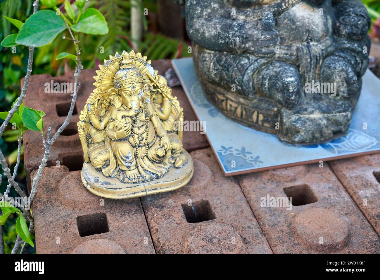 Einer von Shivas Söhnen ist die Ganesha-Statue, ein Elefantengott, dessen Gesicht. Stockfoto