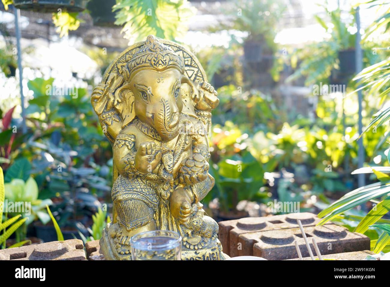 Einer von Shivas Söhnen ist die Ganesha-Statue, ein Elefantengott, dessen Gesicht. Stockfoto