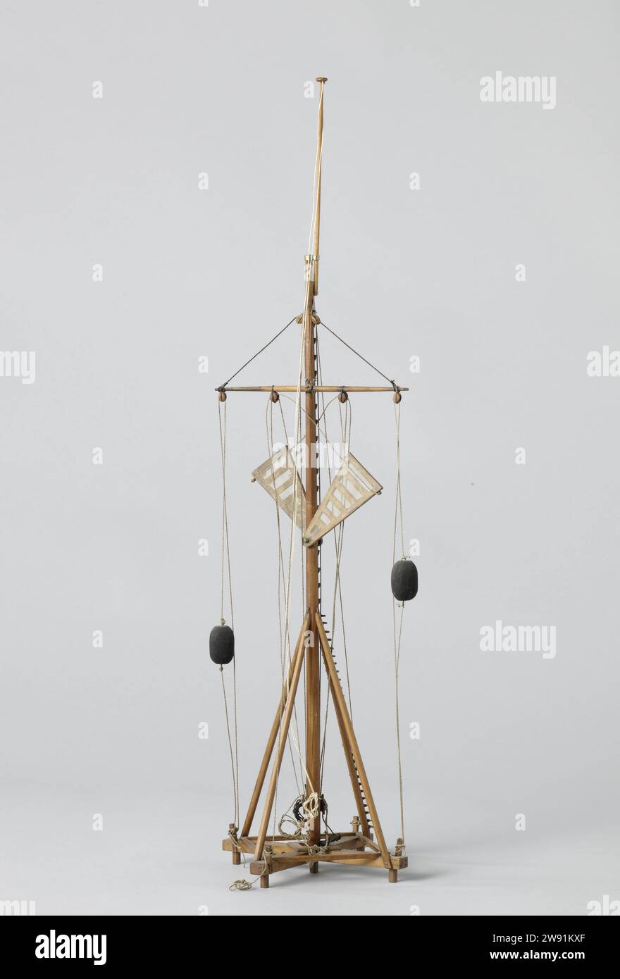 Modell eines Batavian Coastal Telegraph, anonym, um 1798 - um 1800 Demonstrationsmodell Modell eines optischen Telegraphen. Es besteht aus einem gedeckten Mast mit einem Ra und einem Fahnenstich. Eine der vier Zahnspangen ist mit Sportarten versehen, um den Mast zu besteigen. Mit Hebezeugen an der RA werden zwei Hohlräume oder Flügel mit Textil zur Hälfte durch den Mast bewegt, und zwei Kugeln an den Enden der RA werden nach oben und unten angehoben. Niederländisches Holz (pflanzliches Material). Messing (Legierung). Textilmaterialien. Seil Stockfoto