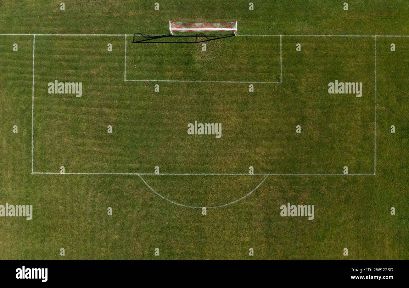 Drohnenansicht des leeren Fußballfeldes Stockfoto