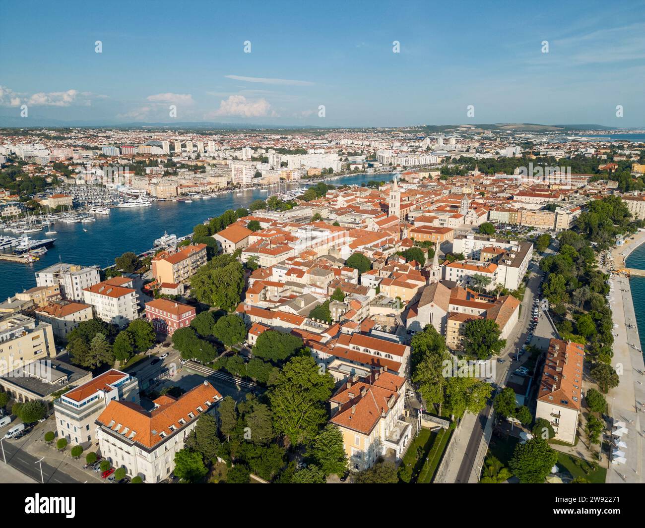 Kroatien, Kreis Zadar, Zadar, aus der Vogelperspektive auf die Altstadt der Stadt am Fluss Stockfoto