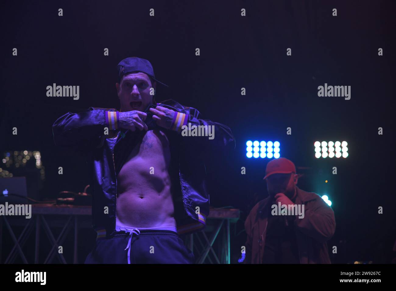 Forio di Ischia Provinz Neapel 22. Dezember 2023: Der italienische Rapper Clementino im Live-Konzert für die Veranstaltungen von Forio zu Weihnachten. Stockfoto