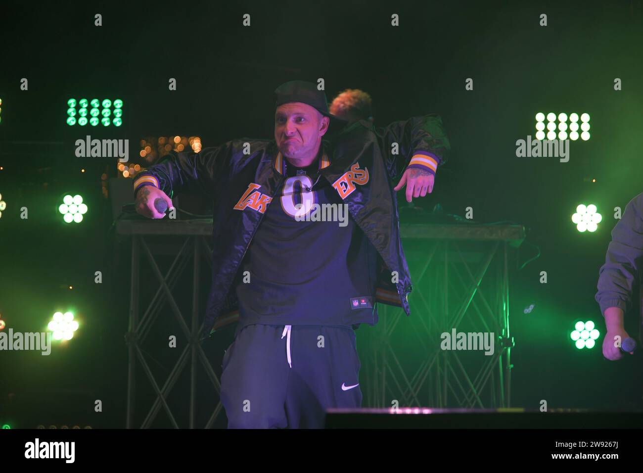 Forio di Ischia Provinz Neapel 22. Dezember 2023: Der italienische Rapper Clementino im Live-Konzert für die Veranstaltungen von Forio zu Weihnachten. Stockfoto